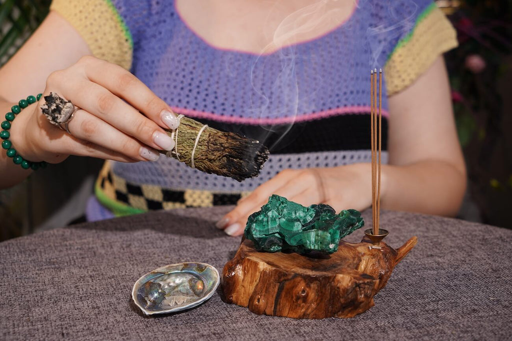 Cleansing a green crystal using smoke